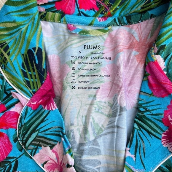 NEW Plums Pajama Sleep Shirt Button Front Nightshirt Tropical Size Small NWT - Picture 3 of 6